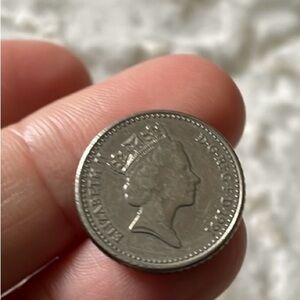 Elizabeth II 1991 5 pence British coin.